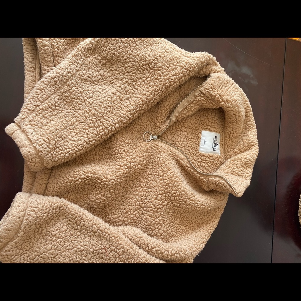 Hollister fluffy zip up pullover